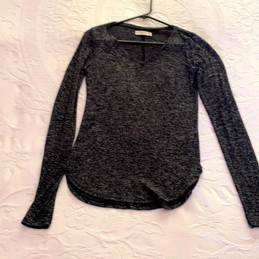 Abercrombie & Finch light gray sweater